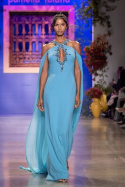Pamella Roland - Runway - New York Moda Haftası - Eylül 2023: The Show. 12 Eylül 2023, New York, New York, ABD: Tasarımcı Pamella Roland (C) New York Moda Haftası sırasında Pamella Roland defilesinde podyumda yürüyor
