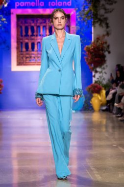Pamella Roland - Runway - New York Moda Haftası - Eylül 2023: The Show. 12 Eylül 2023, New York, New York, ABD: Tasarımcı Pamella Roland (C) New York Moda Haftası sırasında Pamella Roland defilesinde podyumda yürüyor
