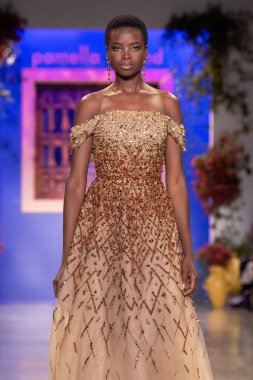 Pamella Roland - Runway - New York Moda Haftası - Eylül 2023: The Show. 12 Eylül 2023, New York, New York, ABD: Tasarımcı Pamella Roland (C) New York Moda Haftası sırasında Pamella Roland defilesinde podyumda yürüyor