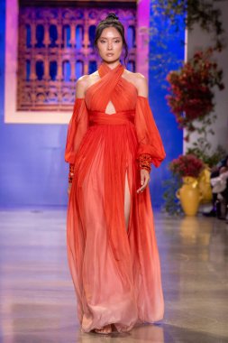 Pamella Roland - Runway - New York Moda Haftası - Eylül 2023: The Show. 12 Eylül 2023, New York, New York, ABD: Tasarımcı Pamella Roland (C) New York Moda Haftası sırasında Pamella Roland defilesinde podyumda yürüyor