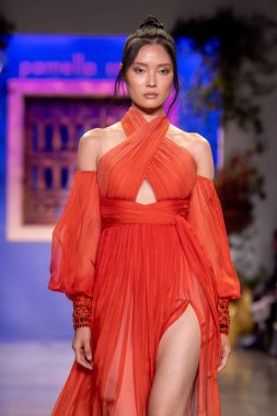 Pamella Roland - Runway - New York Moda Haftası - Eylül 2023: The Show. 12 Eylül 2023, New York, New York, ABD: Tasarımcı Pamella Roland (C) New York Moda Haftası sırasında Pamella Roland defilesinde podyumda yürüyor