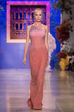 Pamella Roland - Runway - New York Moda Haftası - Eylül 2023: The Show. 12 Eylül 2023, New York, New York, ABD: Tasarımcı Pamella Roland (C) New York Moda Haftası sırasında Pamella Roland defilesinde podyumda yürüyor