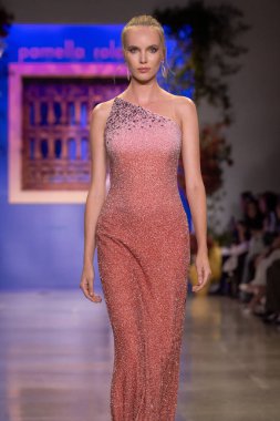 Pamella Roland - Runway - New York Moda Haftası - Eylül 2023: The Show. 12 Eylül 2023, New York, New York, ABD: Tasarımcı Pamella Roland (C) New York Moda Haftası sırasında Pamella Roland defilesinde podyumda yürüyor