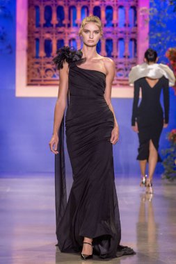 Pamella Roland - Runway - New York Moda Haftası - Eylül 2023: The Show. 12 Eylül 2023, New York, New York, ABD: Tasarımcı Pamella Roland (C) New York Moda Haftası sırasında Pamella Roland defilesinde podyumda yürüyor