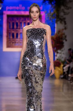 Pamella Roland - Runway - New York Moda Haftası - Eylül 2023: The Show. 12 Eylül 2023, New York, New York, ABD: Tasarımcı Pamella Roland (C) New York Moda Haftası sırasında Pamella Roland defilesinde podyumda yürüyor