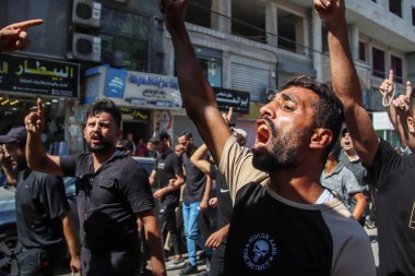 14 Eylül 2023 - Gazze, Filistin: Gazze, Malka bölgesinde meydana gelen patlamanın kurbanlarına veda etmek için toplanan binlerce kişi büyük bir kayıp için yas tutuyor. 