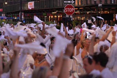 Restoran en Blanc NYC 2023. 14 Eylül 2023, Manhattan, New York, ABD: New York 'un Köfte Bölgesi, Diner en Blanc NYC' nin geleneksel suaresi için dönmesiyle bir zarafet denizine dönüştü