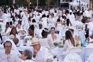Restoran en Blanc NYC 2023. 14 Eylül 2023, Manhattan, New York, ABD: New York 'un Köfte Bölgesi, Diner en Blanc NYC' nin geleneksel suaresi için dönmesiyle bir zarafet denizine dönüştü