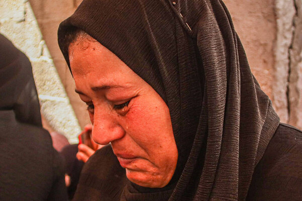 14 сентября 2023 года - Газа, Палестина: жители сектора Газа скорбят о большой потере, поскольку тысячи людей собрались, чтобы попрощаться с жертвами взрыва, произошедшего в районе Малки. 