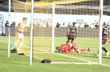 16 Eylül 2023 - New York, ABD: Red Bull kalecisi Carlos Coronel (C), NYCFC ve New York Red Bulls arasında Yankees Stadyumu, Bronx, New York.