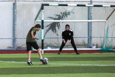 17 Eylül 2023 - Gazze, Filistin: Filistinli kızlar Gazze 'de YMCA' da futbol antrenmanı yaparken görüldü.
