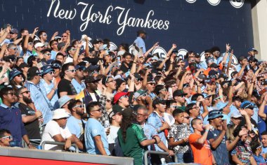 16 Eylül 2023 - New York, ABD: NYCFC taraftarları NYCFC ve New York Red Bulls arasında oynanan futbol maçında Yankees Stadyumu, Bronx, New York.