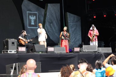 Sao Paulo (SP), 09 / 16 / 2023: Rodrigo Ogi 'nin katılımıyla Meta Meta Şovu, 2008 yılında kurulan ve Jucara Marcal, Kiko Dinucci ve Thiago Franca tarafından kurulan bir caz grubu..