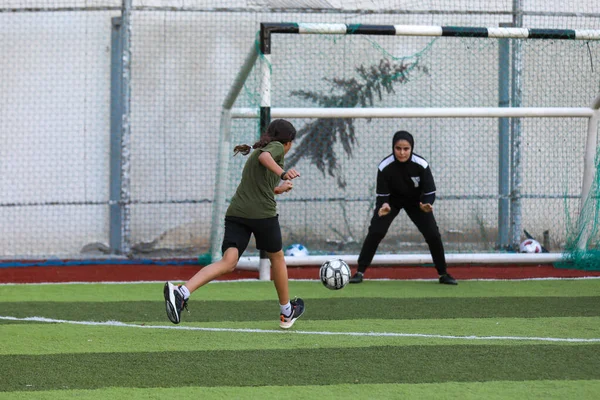 Setembro 2023 Gaza Palestina Meninas Palestinas São Vistas Treinando Futebol — Fotografia de Stock