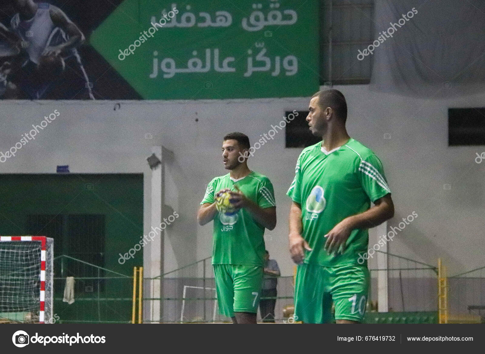 2023巴勒斯坦手球杯决赛Bureij对Al Salah  2023年9月17日巴勒斯坦巴勒斯坦球员参加了2023年巴勒斯坦手球杯的最后一场比赛对手是Al Bureij Club Services ——  库存社论照片©