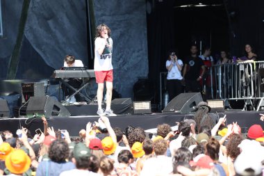 Sao Paulo (SP), Brezilya 09 / 17 / 2023 Sao Paulo 'daki Latin Amerika Anıtı' nda düzenlenen 2023 Coala Festivali 'ne Vitor Araujo' nun da katılımıyla Sophia Chablau ve Uma Enorme Perda de Tempo 'yu gösterin. 