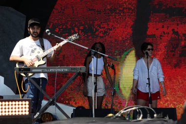 Sao Paulo (SP), Brezilya 09 / 17 / 2023 Sao Paulo 'daki Latin Amerika Anıtı' nda düzenlenen 2023 Coala Festivali 'ne Vitor Araujo' nun da katılımıyla Sophia Chablau ve Uma Enorme Perda de Tempo 'yu gösterin. 