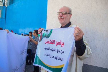 Filistinli mezunlar Birleşmiş Milletler Teşkilatı 'nda bir iş talep etme arayışına katıldılar. 19 Eylül 2023, Gazze, Filistin: Filistinli mezunlar Birleşmiş Milletler Yardım ve Mülteci Dairesi UNR 'de bir iş arama arayışına katıldılar