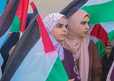 Filistinli mezunlar Birleşmiş Milletler Teşkilatı 'nda bir iş talep etme arayışına katıldılar. 19 Eylül 2023, Gazze, Filistin: Filistinli mezunlar Birleşmiş Milletler Yardım ve Mülteci Dairesi UNR 'de bir iş arama arayışına katıldılar