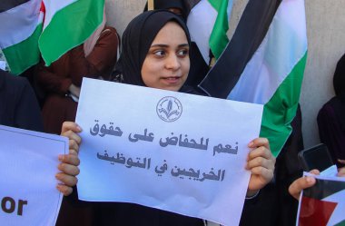 Filistinli mezunlar Birleşmiş Milletler Teşkilatı 'nda bir iş talep etme arayışına katıldılar. 19 Eylül 2023, Gazze, Filistin: Filistinli mezunlar Birleşmiş Milletler Yardım ve Mülteci Dairesi UNR 'de bir iş arama arayışına katıldılar