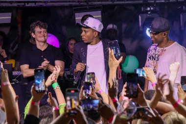 Sao Paulo (SP), Brezilya 09 / 18 / 2023 - Başrolde Lucas Peteado ve Juan Paiva, Claudinho ve Bochecha 'nın hikayesini anlatan 