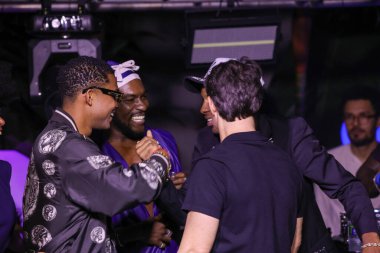 Sao Paulo (SP), Brezilya 09 / 18 / 2023 - Başrolde Lucas Peteado ve Juan Paiva, Claudinho ve Bochecha 'nın hikayesini anlatan 