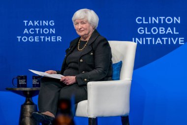 Clinton Global Girişimi 2023 Toplantısı. 18 Eylül 2023, New York, ABD: ABD Hazine Bakanı Janet Yellen, Clinton Global Initiative (CGI) toplantısında 18 Eylül 2023 'te New York' ta bir konuşma yaptı.. 