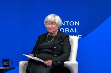 Clinton Global Girişimi 2023 Toplantısı. 18 Eylül 2023, New York, ABD: ABD Hazine Bakanı Janet Yellen, Clinton Global Initiative (CGI) toplantısında 18 Eylül 2023 'te New York' ta bir konuşma yaptı.. 