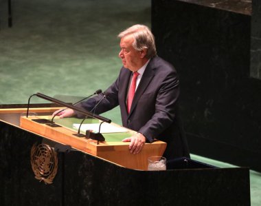 Antonio Guterres & Dennis Francis New York 'taki BM 78. GY' de konuşma yaptı. 19 Eylül 2023, New York, ABD: BM Genel Sekreteri Antonio Guterres ve Genel Kurul Başkanı Dennis Francis Birleşmiş Milletler 'in 78.