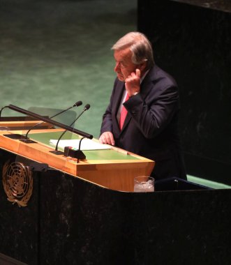 Antonio Guterres & Dennis Francis New York 'taki BM 78. GY' de konuşma yaptı. 19 Eylül 2023, New York, ABD: BM Genel Sekreteri Antonio Guterres ve Genel Kurul Başkanı Dennis Francis Birleşmiş Milletler 'in 78.