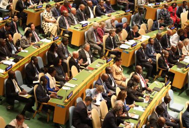 Antonio Guterres & Dennis Francis New York 'taki BM 78. GY' de konuşma yaptı. 19 Eylül 2023, New York, ABD: BM Genel Sekreteri Antonio Guterres ve Genel Kurul Başkanı Dennis Francis Birleşmiş Milletler 'in 78.