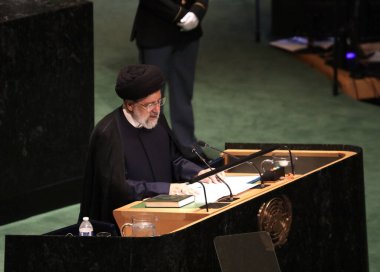 İran Cumhurbaşkanı Ebu Raisi, New York 'taki BM 78. GY' de konuşma yaptı. 19 Eylül 2023, New York, ABD: İran Başkanı Ethe Raisi, New York 'taki Birleşmiş Milletler Genel Kurulu' nun 78. oturumunda bir konuşma yaptı.. 