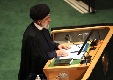 İran Cumhurbaşkanı Ebu Raisi, New York 'taki BM 78. GY' de konuşma yaptı. 19 Eylül 2023, New York, ABD: İran Başkanı Ethe Raisi, New York 'taki Birleşmiş Milletler Genel Kurulu' nun 78. oturumunda bir konuşma yaptı.. 