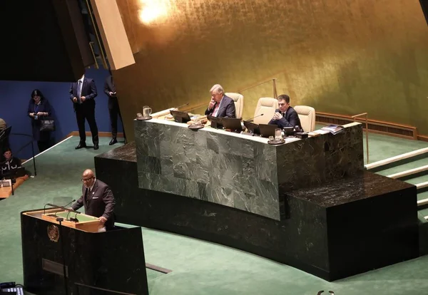 安东尼奥 古特雷斯和丹尼斯 弗朗西斯在纽约联合国大会第78届会议上发言 2023年9月19日 美国纽约 联合国秘书长安东尼奥 古特雷斯和联合国大会主席丹尼斯 弗朗西斯在联合国第78届会议上讲话 — 图库照片