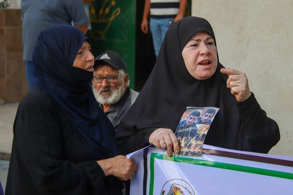 烈士和伤员的巴勒斯坦家庭参加了对巴勒斯坦权力机构决定的抗议 2023年9月19日加沙 巴勒斯坦 — 图库照片