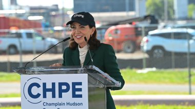 Şef. Kathy Hochul Temiz Enerji Bildirisi Yapıyor. 19 Eylül 2023, New York, New York, ABD: New York Eyaleti Valisi Kathy Hochul 19 Eylül 2023 'te Con Edison Astoria Yards Kompleksi' nde temiz enerji duyurusu yaptı.