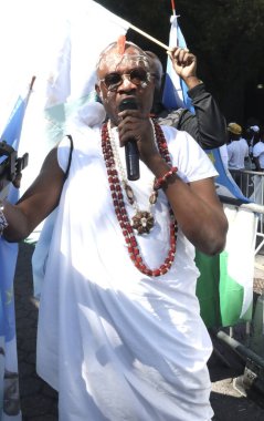Nijeryalılar BM önünde ayrı bir Yoruba Ulusu 'nu protesto ediyor ve talep ediyorlar. 20 Eylül 2023, New York, ABD: Bazı Nijeryalılar; Yoruba kılığına girmiş Yoruba kabilesi, Yoruba toprağı adı verilen ayrı bir ülkeyi protesto ediyor ve talep ediyor. 