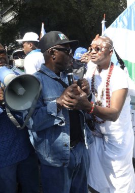 Nijeryalılar BM önünde ayrı bir Yoruba Ulusu 'nu protesto ediyor ve talep ediyorlar. 20 Eylül 2023, New York, ABD: Bazı Nijeryalılar; Yoruba kılığına girmiş Yoruba kabilesi, Yoruba toprağı adı verilen ayrı bir ülkeyi protesto ediyor ve talep ediyor. 