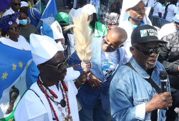 Orang Nigeria Memprotes Dan Menuntut Pemisahan Negara Yoruba Depan Pbb — Stok Foto