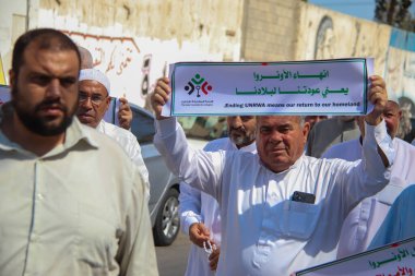 Mülteciler için Ortak Komite 'nin Gazze' deki basın toplantısı. 21 Eylül 2023, Gazze, Filistin: Filistinliler Birleşmiş Milletler Yardım ve İş Ajansı önünde düzenlenen Mülteciler Ortak Komitesi basın toplantısına katıldılar