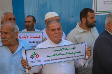 Mülteciler için Ortak Komite 'nin Gazze' deki basın toplantısı. 21 Eylül 2023, Gazze, Filistin: Filistinliler Birleşmiş Milletler Yardım ve İş Ajansı önünde düzenlenen Mülteciler Ortak Komitesi basın toplantısına katıldılar