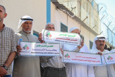 Mülteciler için Ortak Komite 'nin Gazze' deki basın toplantısı. 21 Eylül 2023, Gazze, Filistin: Filistinliler Birleşmiş Milletler Yardım ve İş Ajansı önünde düzenlenen Mülteciler Ortak Komitesi basın toplantısına katıldılar