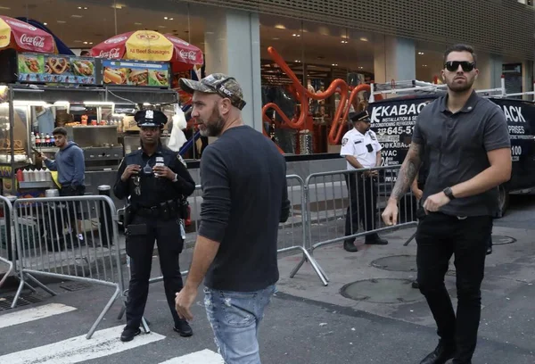 stock image Protest Against NYC Mayor, Adams on Illegal Migrants. September 21, 2023, New York, USA: Few people, with the presence of American activist, Curtis Sliwa (in red), gathered together to protest against New York City Mayor, Eric Adams