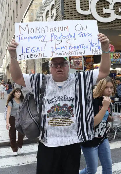 Protesta Contra Alcalde Nueva York Adams Sobre Migrantes Ilegales Septiembre —  Fotos de Stock