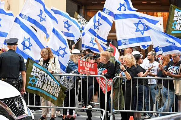 以色列人抗议以色列总理本雅明 内塔尼亚胡 他正在修改以色列的司法法律 2023年9月20日 美国纽约 以色列人抗议以色列总理本雅明 内塔尼亚胡 — 图库照片