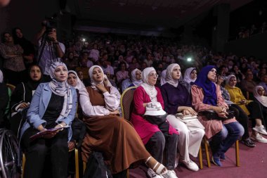 Engelli Filistinliler, Gazze Medusa adlı tiyatro performanslarını sergiliyorlar. 22 Eylül 2023, Gazze, Filistin