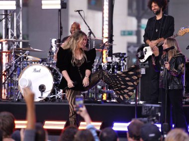 Kelly Clarkson Today Show 'da canlı performans sergiledi. 22 Eylül 2023, New York, ABD: Kelly Clarkson, ünlü Amerikalı şarkıcı ve sanatçı, Today Show 'da, Rockefeller Plaza' da canlı performans sergiledi. 