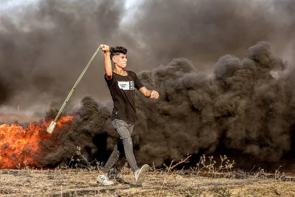 Manifestantes Palestinos Queimam Pneus Durante Protesto Contra Repetidos Ataques Aos — Fotografia de Stock