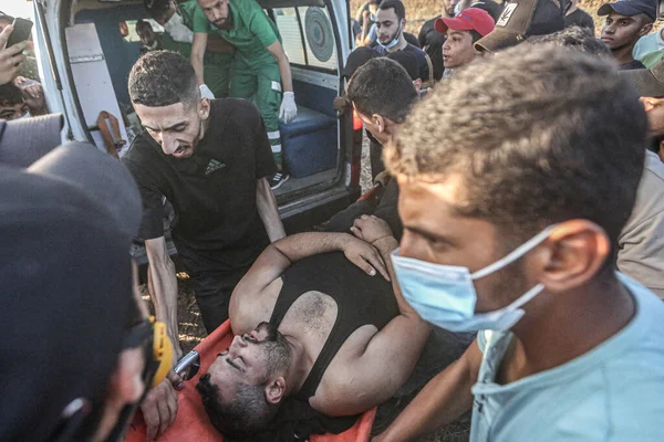 Manifestantes Palestinos Queman Neumáticos Durante Una Protesta Contra Los Repetidos —  Fotos de Stock