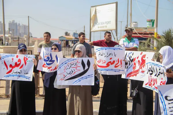 Palestinos Protestan Exigen Levantamiento Del Bloqueo Israelí Gaza —  Fotos de Stock